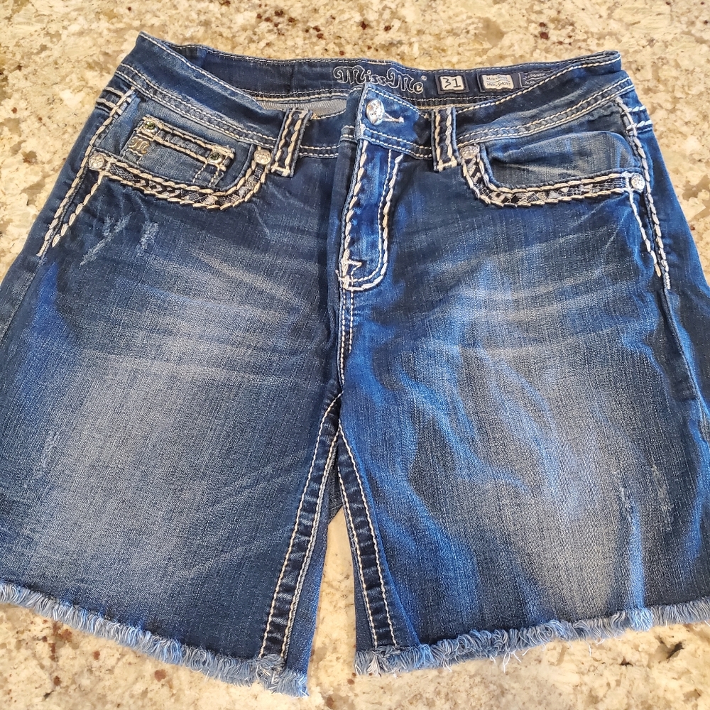 Ladies Miss Me Shorts size 31